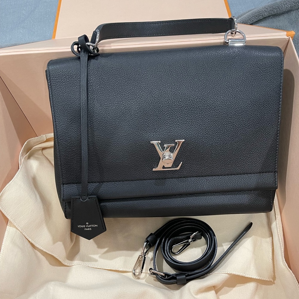 Louis Vuitton come with dust bags and box